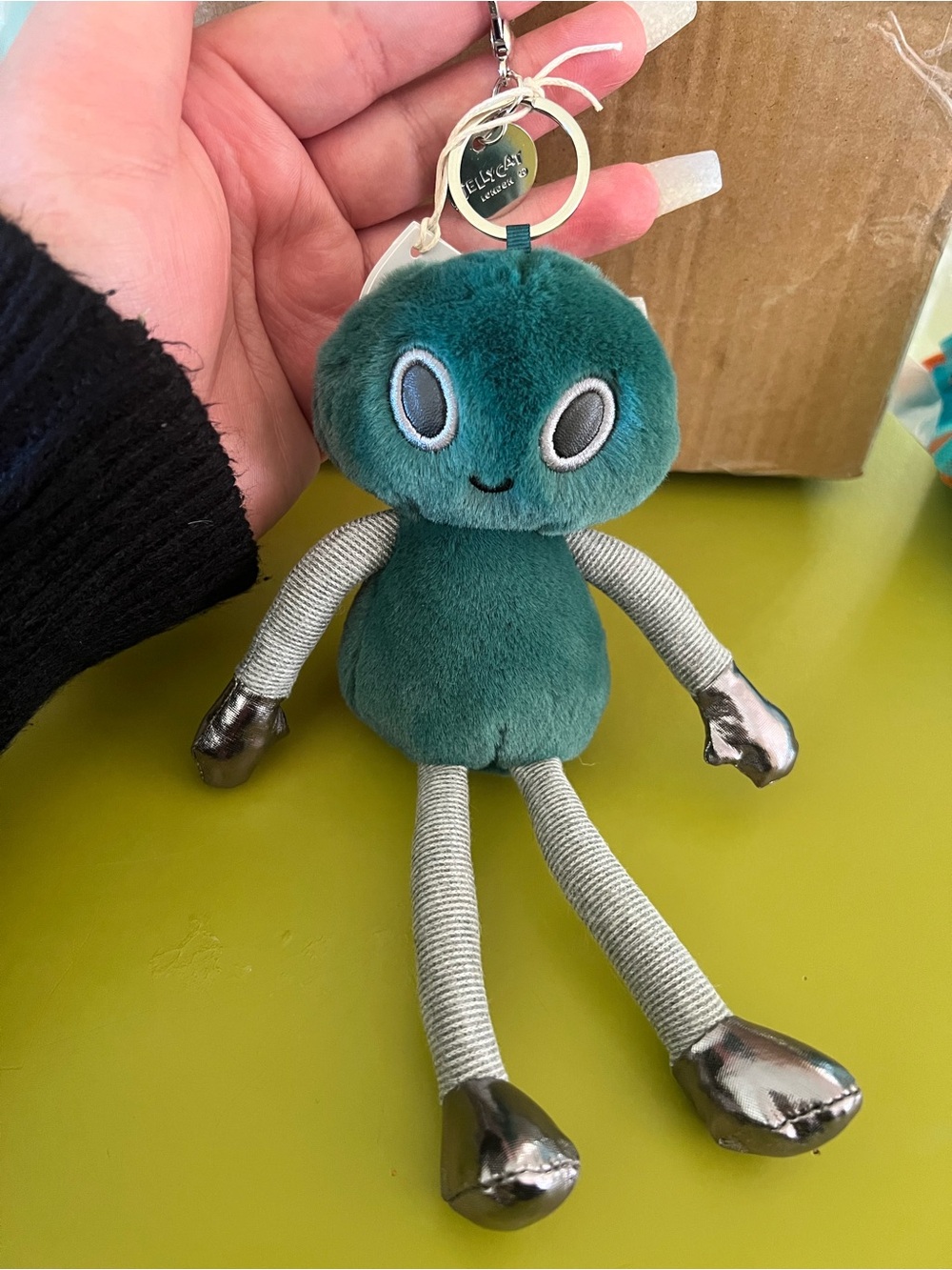 ALIEN PLUSH KEYCHAIN